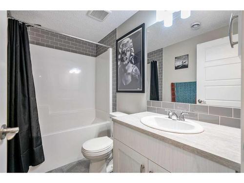 90 Seton Grove Se, Calgary, AB - Indoor Photo Showing Bathroom