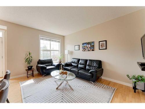 193 Rockyspring Grove Nw, Calgary, AB - Indoor Photo Showing Living Room