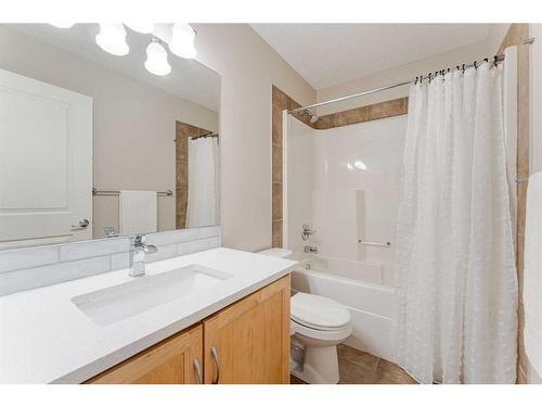 193 Rockyspring Grove Nw, Calgary, AB - Indoor Photo Showing Bathroom