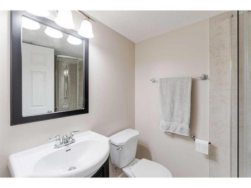 193 Rockyspring Grove Nw, Calgary, AB - Indoor Photo Showing Bathroom