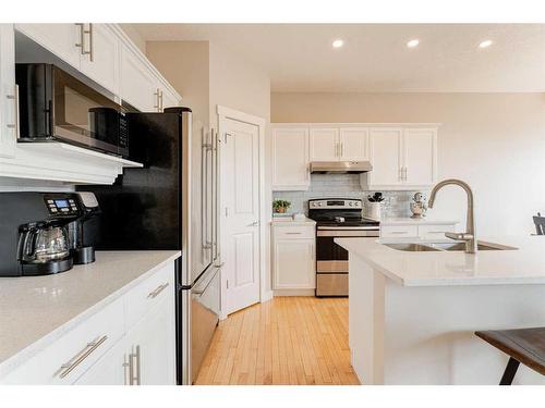 193 Rockyspring Grove Nw, Calgary, AB - Indoor Photo Showing Kitchen