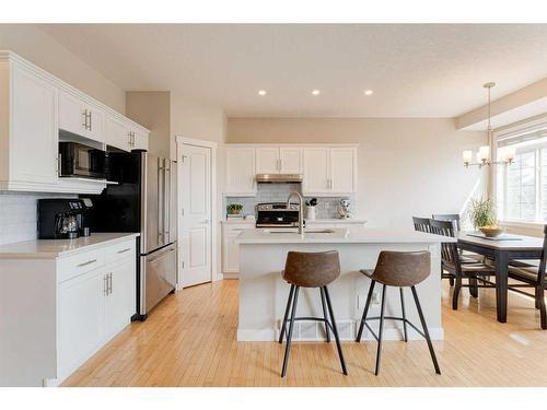 193 Rockyspring Grove Nw, Calgary, AB - Indoor Photo Showing Kitchen