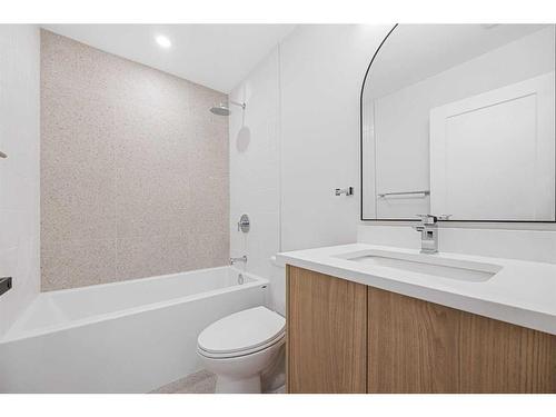 2715 Grant Crescent Sw, Calgary, AB - Indoor Photo Showing Bathroom