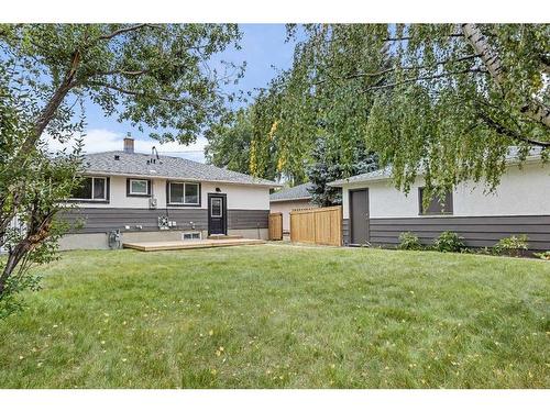 2715 Grant Crescent Sw, Calgary, AB - Outdoor