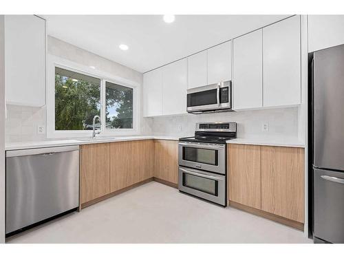 2715 Grant Crescent Sw, Calgary, AB - Indoor Photo Showing Kitchen