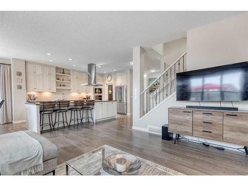 83 Sundown Way, Cochrane, AB - Indoor Photo Showing Living Room