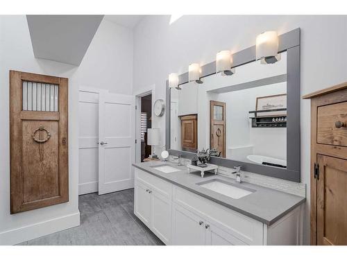 114 18 Avenue Se, Calgary, AB - Indoor Photo Showing Bathroom