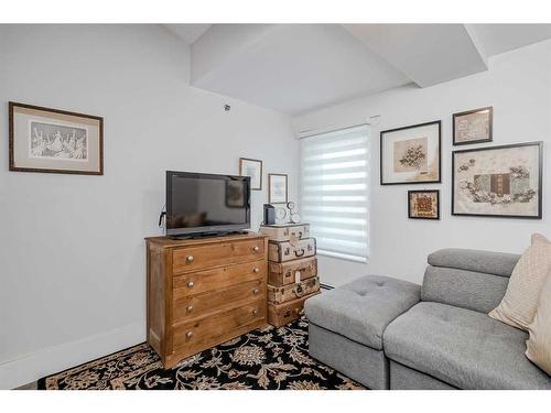 114 18 Avenue Se, Calgary, AB - Indoor Photo Showing Other Room