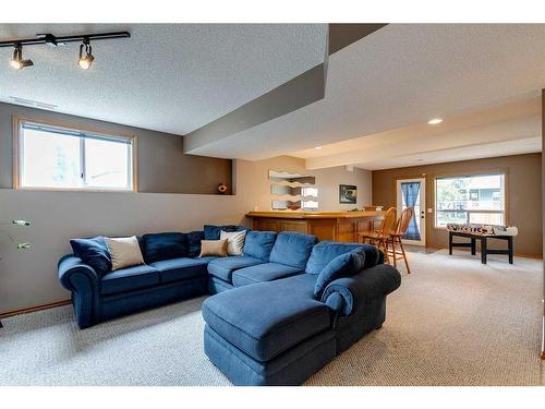 27 Citadel Pass Crescent Nw, Calgary, AB - Indoor Photo Showing Living Room