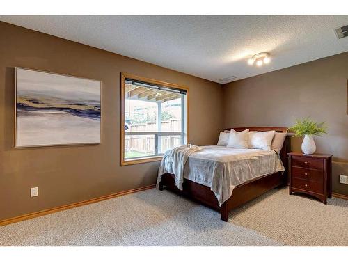 27 Citadel Pass Crescent Nw, Calgary, AB - Indoor Photo Showing Bedroom