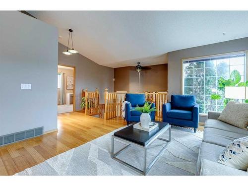 27 Citadel Pass Crescent Nw, Calgary, AB - Indoor Photo Showing Living Room