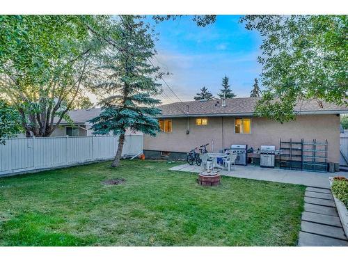 4819 41 Avenue Sw, Calgary, AB - Outdoor With Backyard