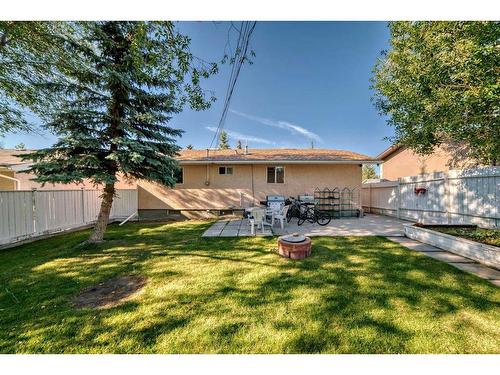 4819 41 Avenue Sw, Calgary, AB - Outdoor With Backyard