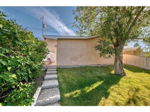 4819 41 Avenue Sw, Calgary, AB - Outdoor