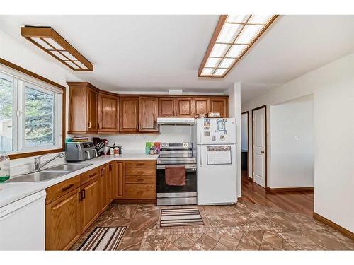 4819 41 Avenue Sw, Calgary, AB - Indoor Photo Showing Kitchen With Double Sink