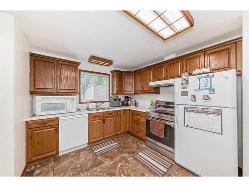 4819 41 Avenue Sw, Calgary, AB - Indoor Photo Showing Kitchen With Double Sink