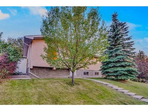 4819 41 Avenue Sw, Calgary, AB - Outdoor