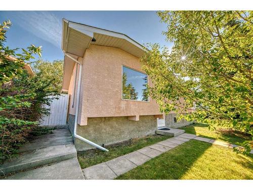 4819 41 Avenue Sw, Calgary, AB - Outdoor