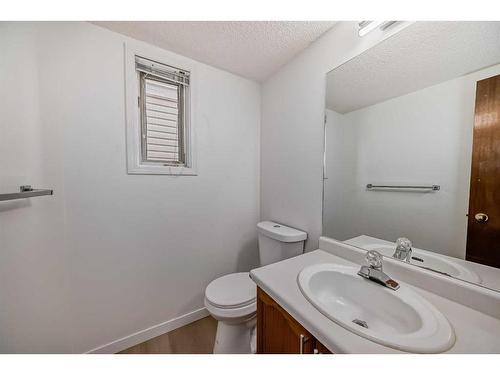 19 Macewan Ridge Close Nw, Calgary, AB - Indoor Photo Showing Bathroom