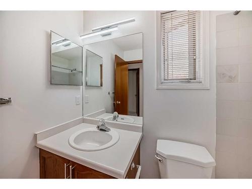 19 Macewan Ridge Close Nw, Calgary, AB - Indoor Photo Showing Bathroom