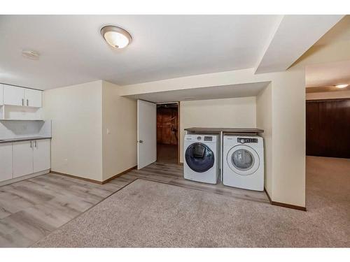 19 Macewan Ridge Close Nw, Calgary, AB - Indoor Photo Showing Laundry Room