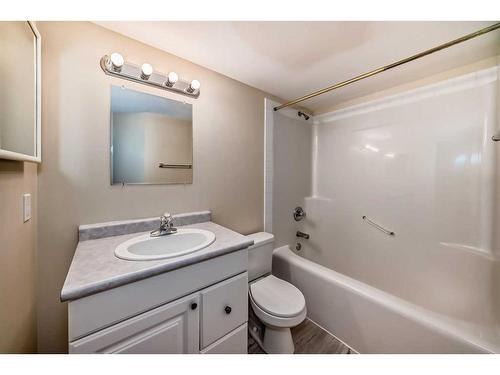 19 Macewan Ridge Close Nw, Calgary, AB - Indoor Photo Showing Bathroom