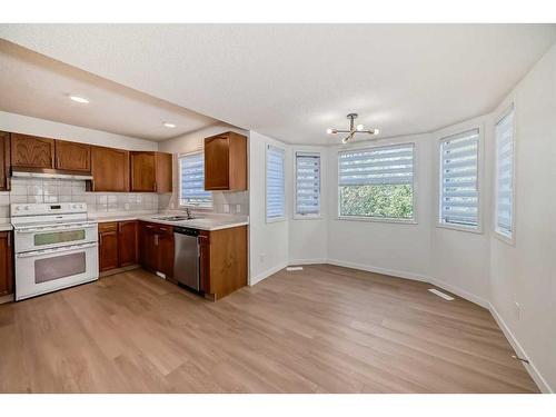 19 Macewan Ridge Close Nw, Calgary, AB - Indoor Photo Showing Kitchen