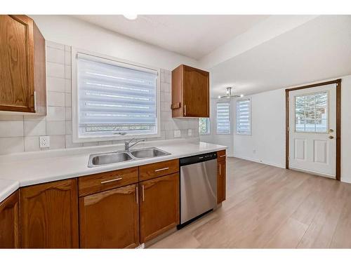 19 Macewan Ridge Close Nw, Calgary, AB - Indoor Photo Showing Kitchen With Double Sink