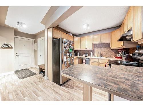 4-310 22 Avenue Sw, Calgary, AB - Indoor Photo Showing Kitchen