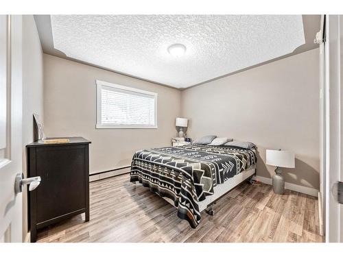 4-310 22 Avenue Sw, Calgary, AB - Indoor Photo Showing Bedroom