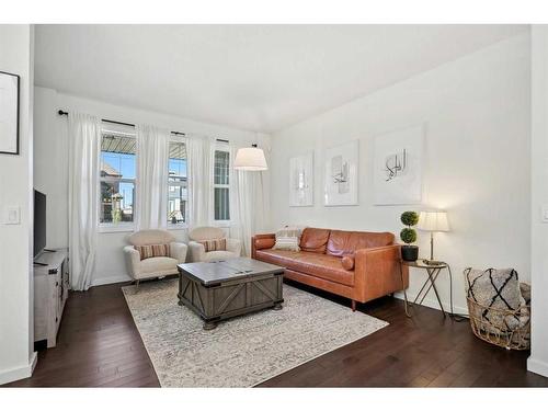 321 Marquis Heights Se, Calgary, AB - Indoor Photo Showing Living Room