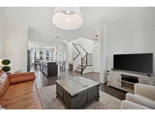 321 Marquis Heights Se, Calgary, AB - Indoor Photo Showing Living Room