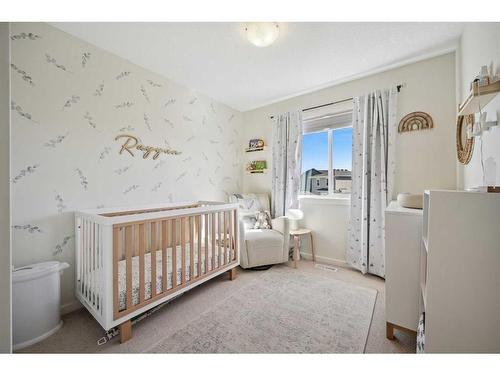 321 Marquis Heights Se, Calgary, AB - Indoor Photo Showing Bedroom