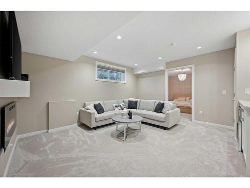 321 Marquis Heights Se, Calgary, AB - Indoor