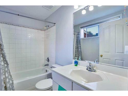 116 San Fernando Crescent Ne, Calgary, AB - Indoor Photo Showing Bathroom