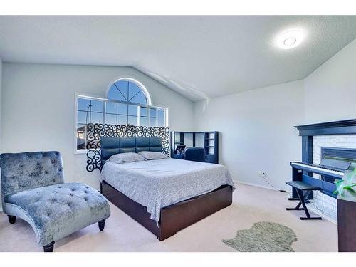 116 San Fernando Crescent Ne, Calgary, AB - Indoor Photo Showing Bedroom