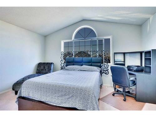 116 San Fernando Crescent Ne, Calgary, AB - Indoor Photo Showing Bedroom