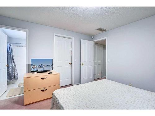 116 San Fernando Crescent Ne, Calgary, AB - Indoor Photo Showing Bedroom