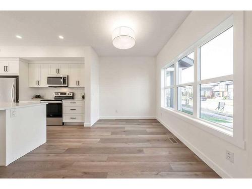 905-525 River Heights Drive, Cochrane, AB - Indoor Photo Showing Kitchen