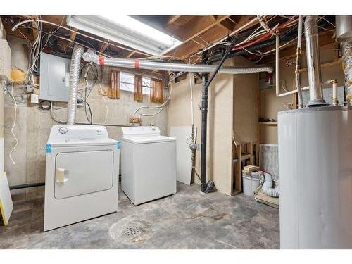 4311 44 Avenue Ne, Calgary, AB - Indoor Photo Showing Laundry Room