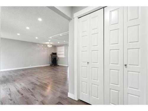 4311 44 Avenue Ne, Calgary, AB - Indoor Photo Showing Other Room