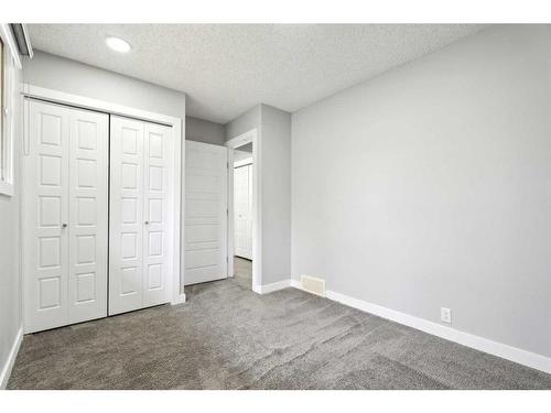 4311 44 Avenue Ne, Calgary, AB - Indoor Photo Showing Other Room