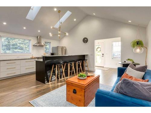 2908 17 Street Se, Calgary, AB - Indoor Photo Showing Living Room