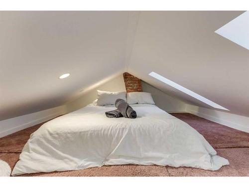 2908 17 Street Se, Calgary, AB - Indoor Photo Showing Bedroom