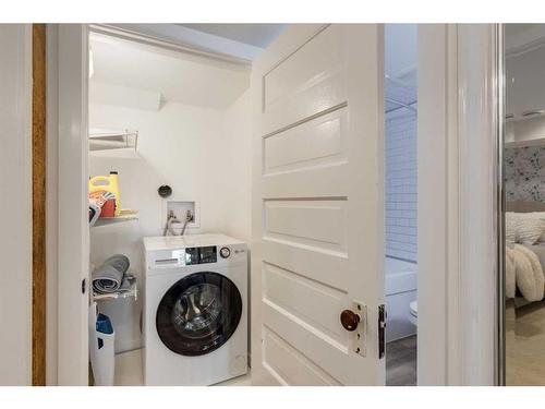 2908 17 Street Se, Calgary, AB - Indoor Photo Showing Laundry Room