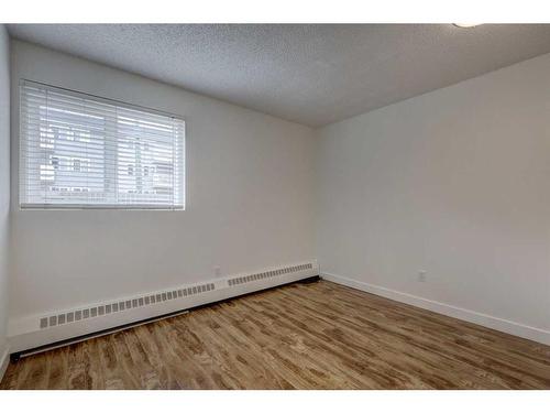 108-727 56 Avenue Sw, Calgary, AB - Indoor Photo Showing Other Room