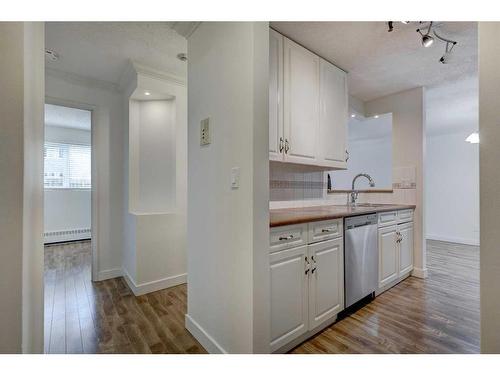 108-727 56 Avenue Sw, Calgary, AB - Indoor Photo Showing Kitchen