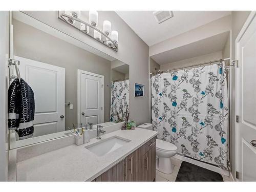 5-129 Skyview Parade Ne, Calgary, AB - Indoor Photo Showing Bathroom