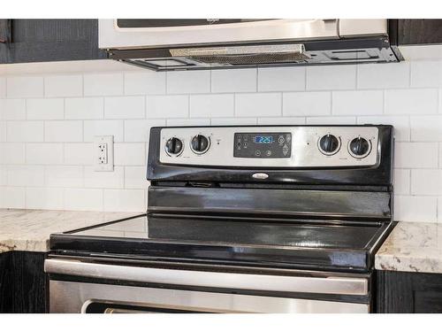 303-117 19 Avenue Ne, Calgary, AB - Indoor Photo Showing Kitchen