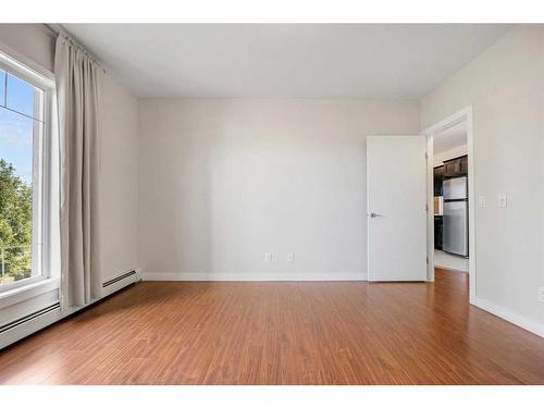 303-117 19 Avenue Ne, Calgary, AB - Indoor Photo Showing Other Room